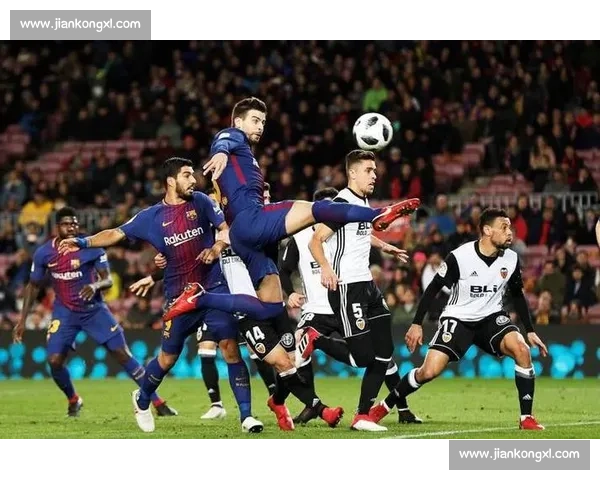 斯洛伐克对阵西班牙激战正酣 双方展开精彩足球对决